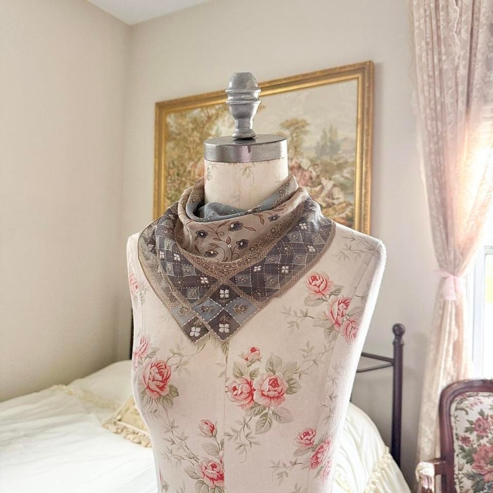 floral scarf‎  70s blue floral scarf